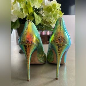 Holographic Aldo Heels